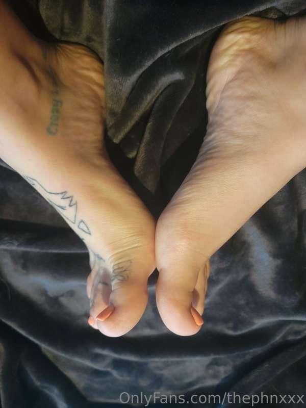 I love my toes, and I love putting my toes in your mouth. Be..