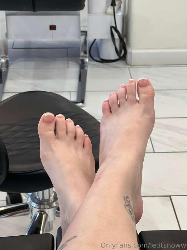 toes