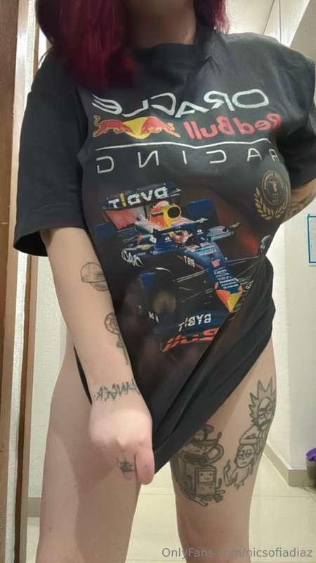 Hoy tocó usar playera de Max 🤍🦁🧡