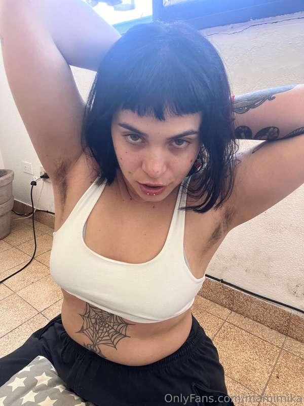 It's always a good time to show you my hairy armpits 🙀