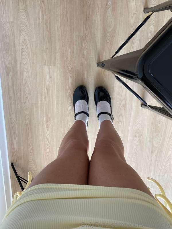This is only for pretty, soft and smooth legs lovers 💛 (Arn’..