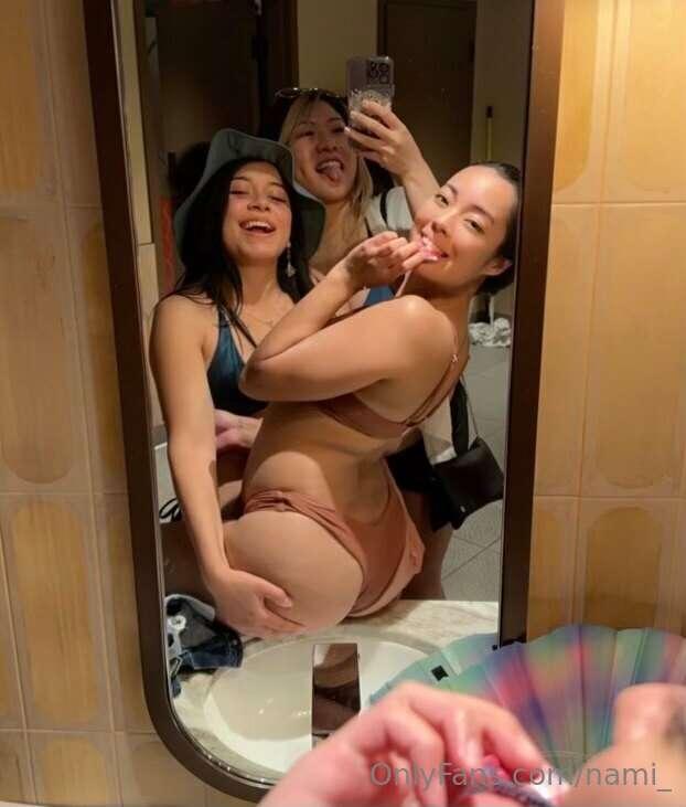 Pool day with the gworls ~