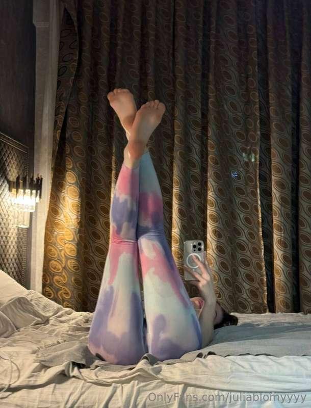 😘Babe my feet aren't just beautiful🥰 I know what to do with ..