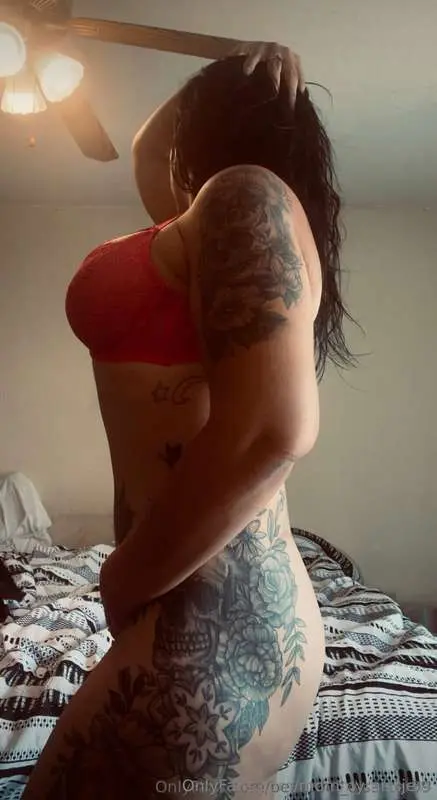 Busty tatted Milf wanting to make your dreams come true. Let..
