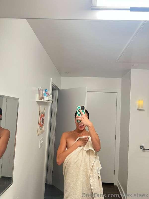swipe to drop my towel 🛀