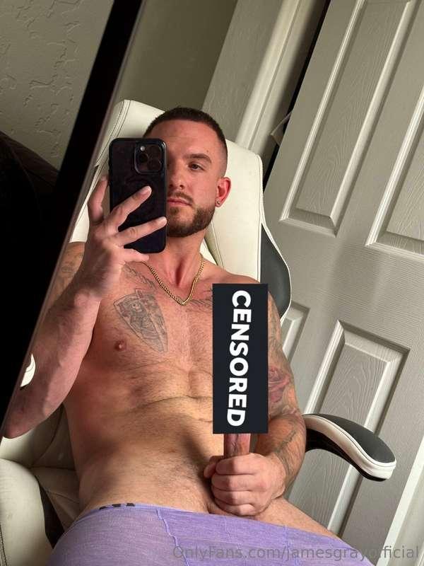 LIKE and DM me a “❤️” for the uncensored picture😈  Thank you..