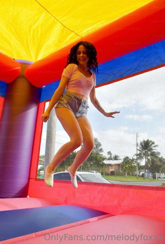 😝 This trampoline makes me cum soo hard. It’s my favorite th..