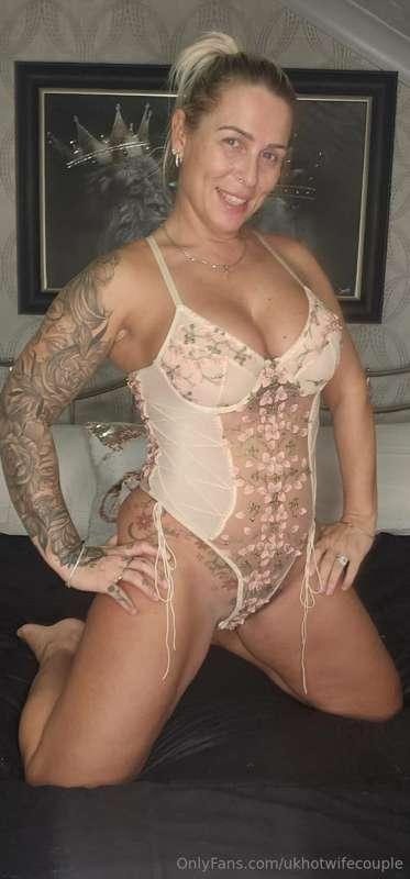 19 Smoking hot photos of me stripping out of this lingerie t..