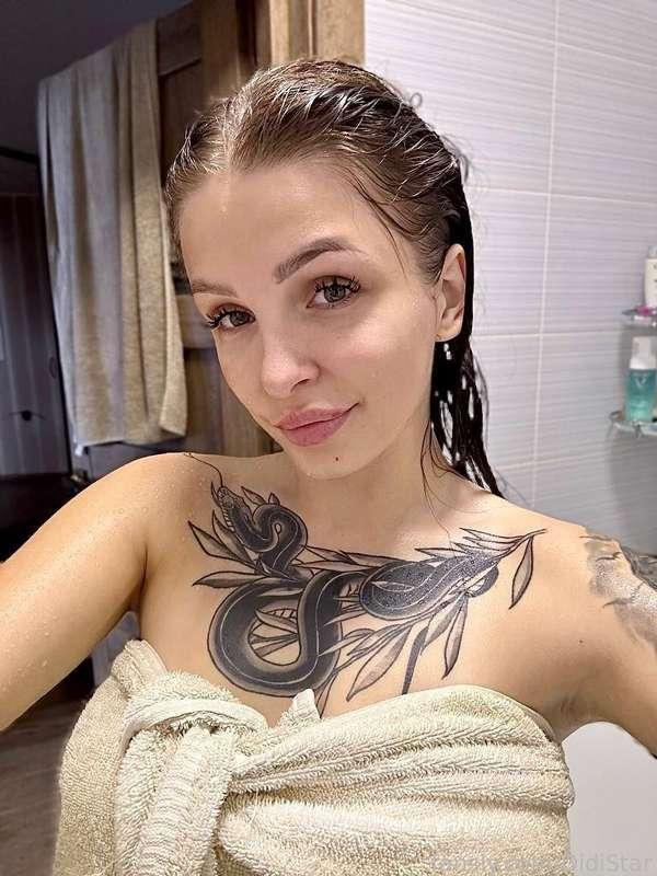 morning selfie &lt;З

I wish you a good day 💋

#selfie #blog #wet #life #tattooed #cute #babyface #babygirl 