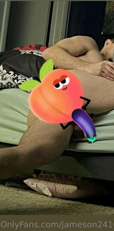 Felt a little frisky tonight so here’s 2 pictures of me Stra..