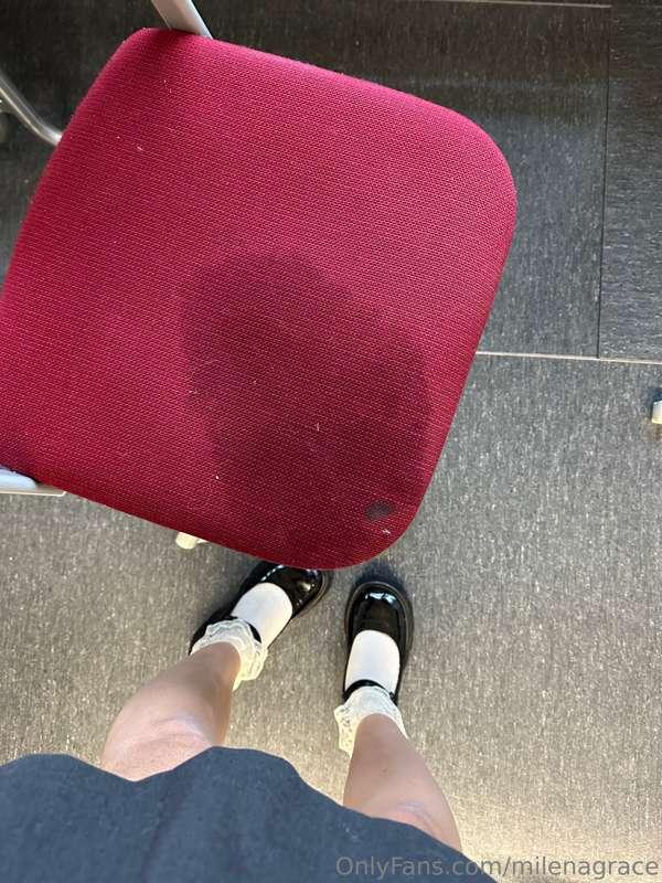 I squirted in my class room today 🥺 Tip $30 under this post ..