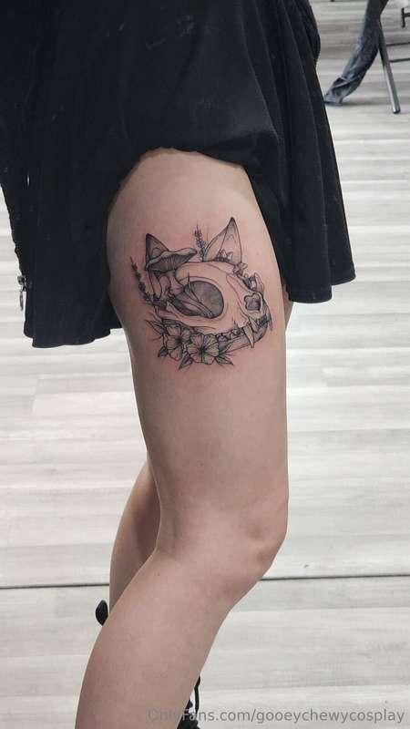 Some of you wanted to see my new tattoo! Here she be 😍