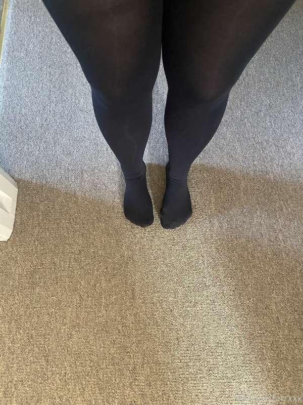 🦶🏼👅
