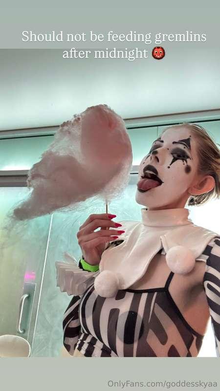 On Saturday night I went to a circus themed party and my clo..