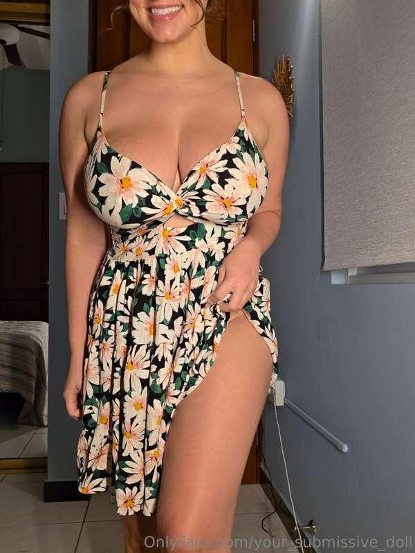 A whole field of daisies 🥰🌼(Outfit/drop of the day 💕)