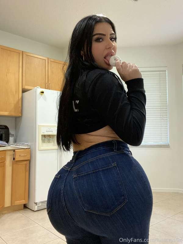 Would you watch a video of me eating a powdered donut with h..