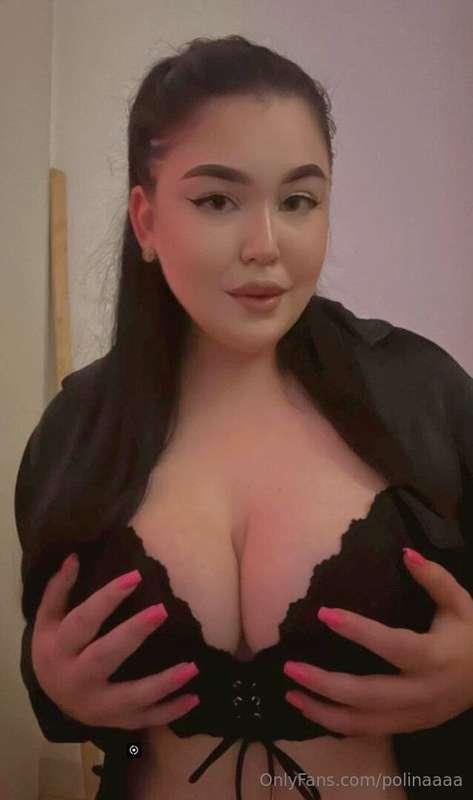 Busty loving babe @maryanaaaaa 💕She wants your cum so bad 🥵💦..