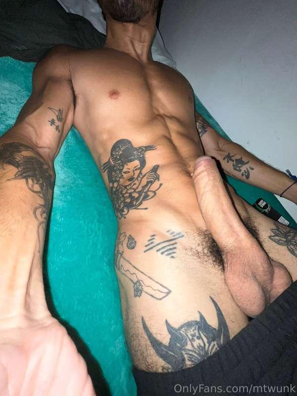It’s so hot my balls be hanging so low! I love it 🔥