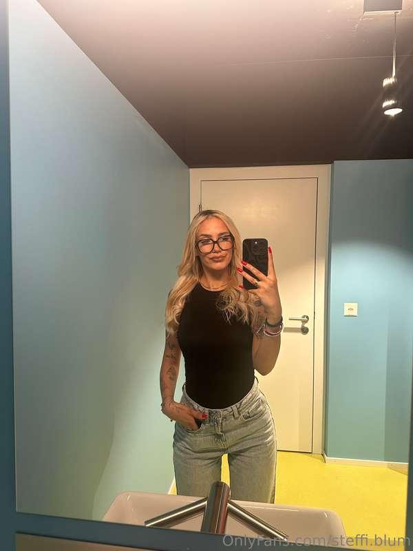 Weekend vibes💋 nerdy or naughty?😉