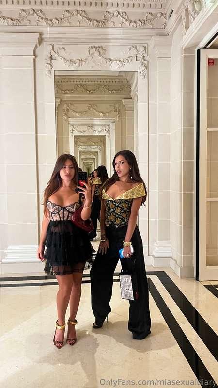 Beautiful night with my girls🎊🧧🎊⛩️We went to visit a Chinese..