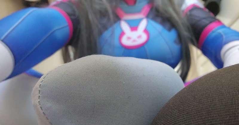 Nerf my adorable feet~