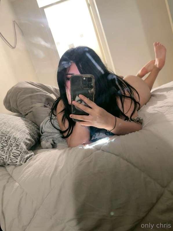 𝗛𝗲𝘆 𝗴𝘂𝘆𝘀, 𝗜’𝗺 𝘁𝗵𝗶𝗻𝗸𝗶𝗻𝗴 𝗮𝗯𝗼𝘂𝘁 𝘀𝘁𝗿𝗲𝗮𝗺𝗶𝗻𝗴 𝗵𝗲𝗿𝗲 😏✨ 𝗧𝗲𝗹𝗹 𝗺𝗲 𝘄𝗵𝗮𝘁 ..