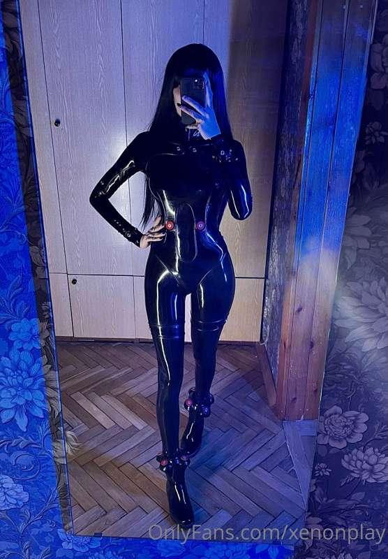 Guys, do you like latex?🖤