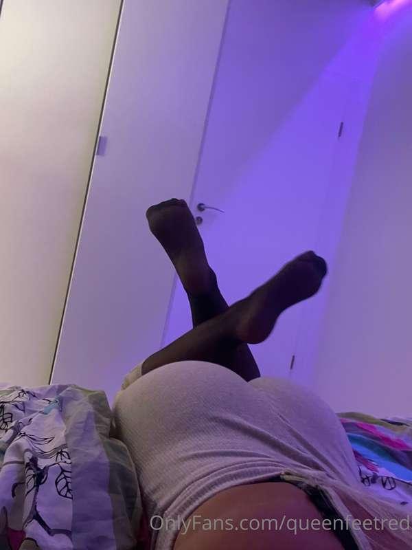 Better with pantyhose? Or without? Good night…..
