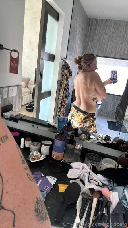 NAKED BOOBIE BOUNCE
