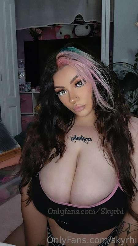 Hey baby 💋 Sorry for the late post. Internet went all fucky ..