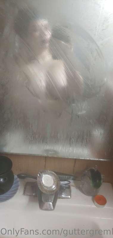 Steamy 🫠💦 🚿