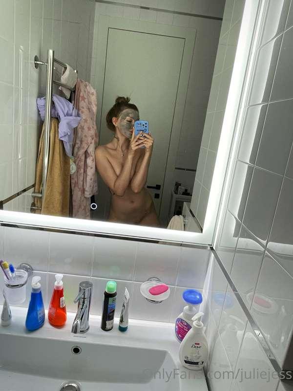 boo😅
sometimes I can be like this😬