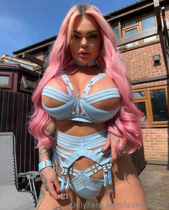 Your favourite bimbo 💘