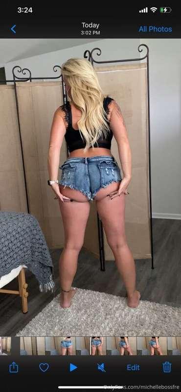 Who wants to see this booty shake 😋😋😋