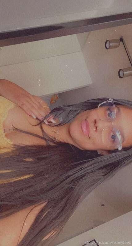 happy tuesday 💛 
guess who just made a new bundle ✨ drop an ..