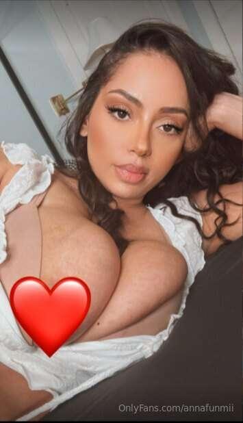 bare tits OUT! nipples & all... zoom in if ur not shy ;) cle..