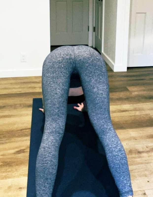 Practicing yoga because I like to be a flexible howtwife! 💋🥨..