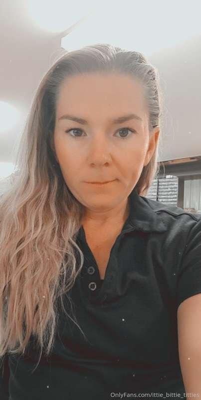 😏😏😏 dreaming of being anywhere but work...