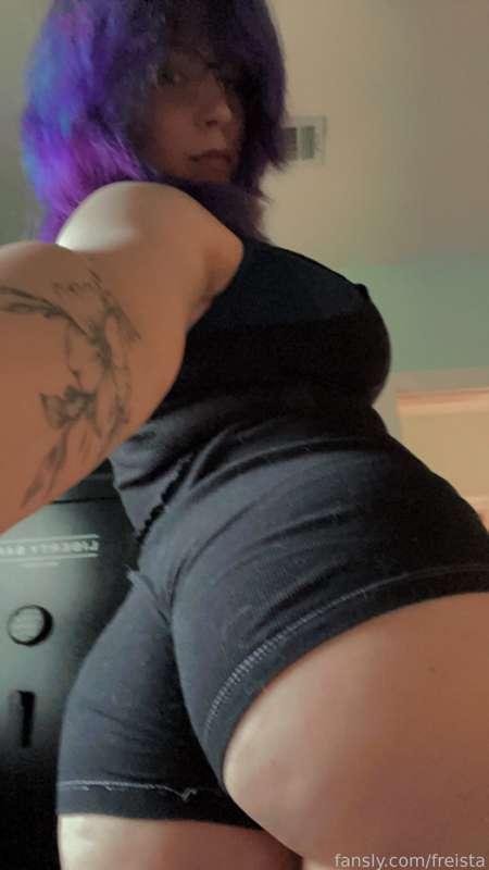 would you like some freshly showered tomboy booty? 💕