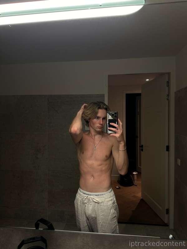 how does my bulge look in these pants?