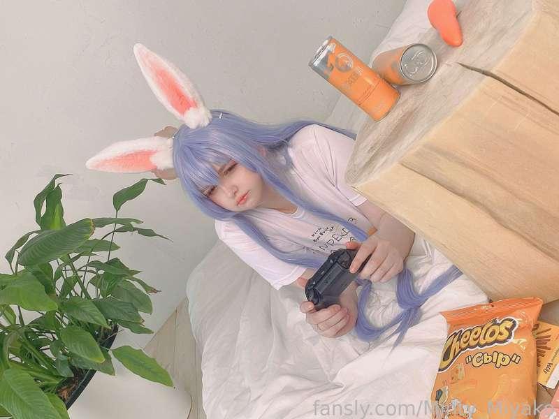 just a lazy day~

#fyp #thick #cosplay #babyface 
#bunnygirl #Tshirt