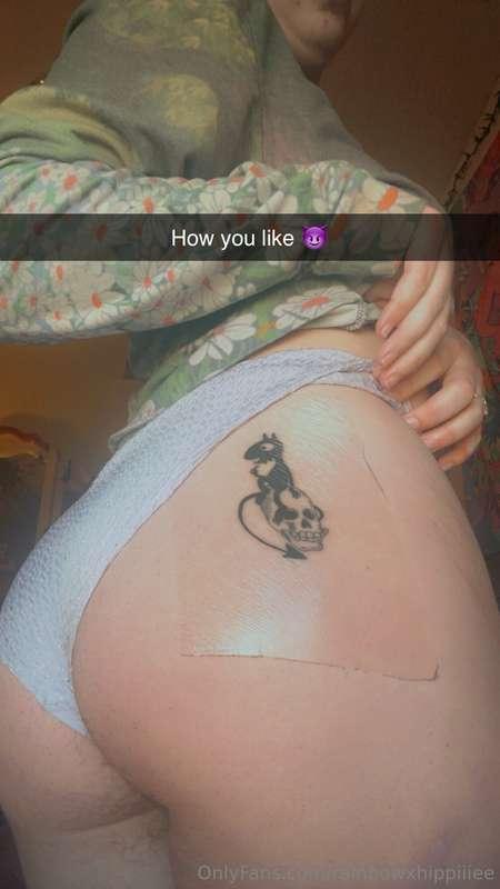 Got 2 new tattoos 😈 how do u like them 💖