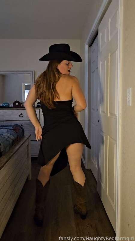 naughtyredfarmgirl image #2