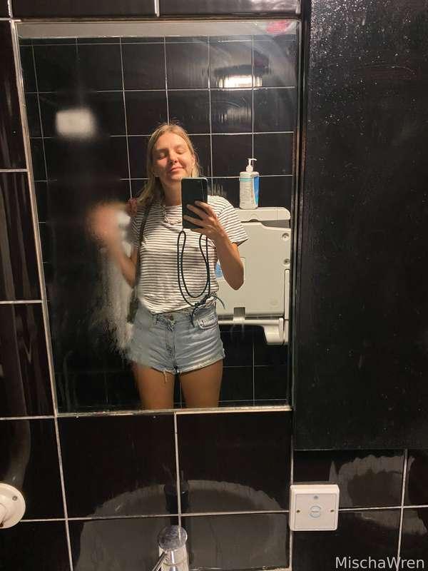 mischagoeswild image #0
