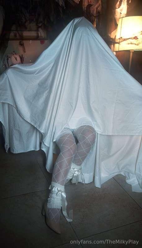 BOO!Oh, seems like this girl you adore has been possessed. I..