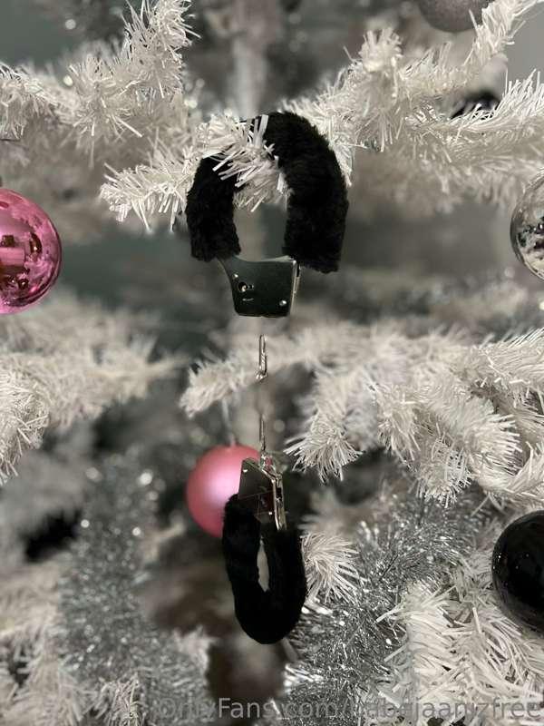 LUUKKU 7
Käsiraudat vähän kovempaan menoon. Multa löytyy sam..