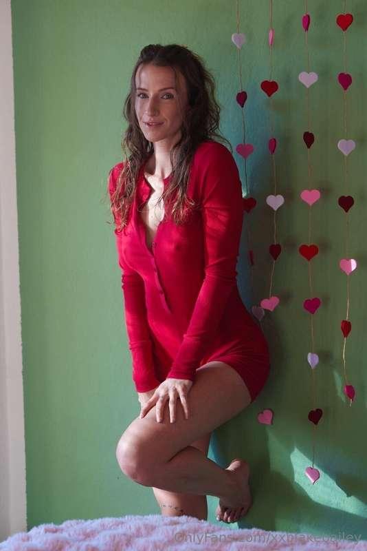 like this pic if you think red suits me ♥️