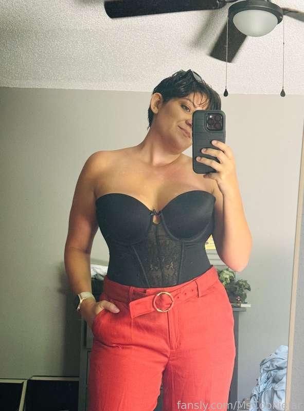 New outfit pairing the red and black.  What do you think?  xx

#mixed #darkhair #doubleds #bignaturals #latinamilf #poly #unicorn