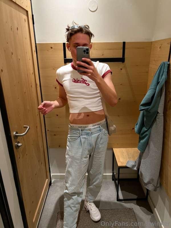 what do you think of this outfit? or too gay?💅🏻