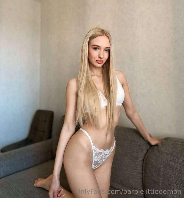 DO YOU WANT TO CUM?💦 Subscribe to this angelic blonde @sofia..